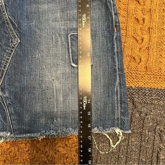 J Crew medium wash, 90s distressed denim blue jean skirt raw hem Women’s size 31 - Picture 7 of 10